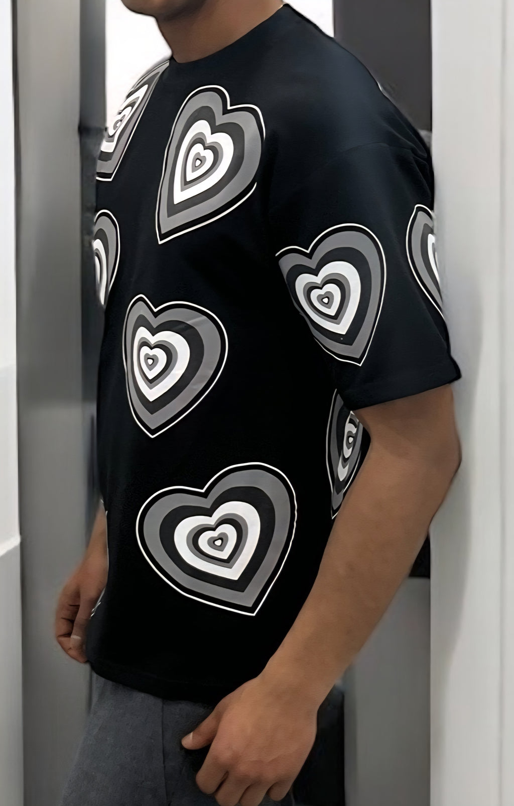 T-shirt oversize noir imprimé cœurs monochromes – Unisexe style graphique