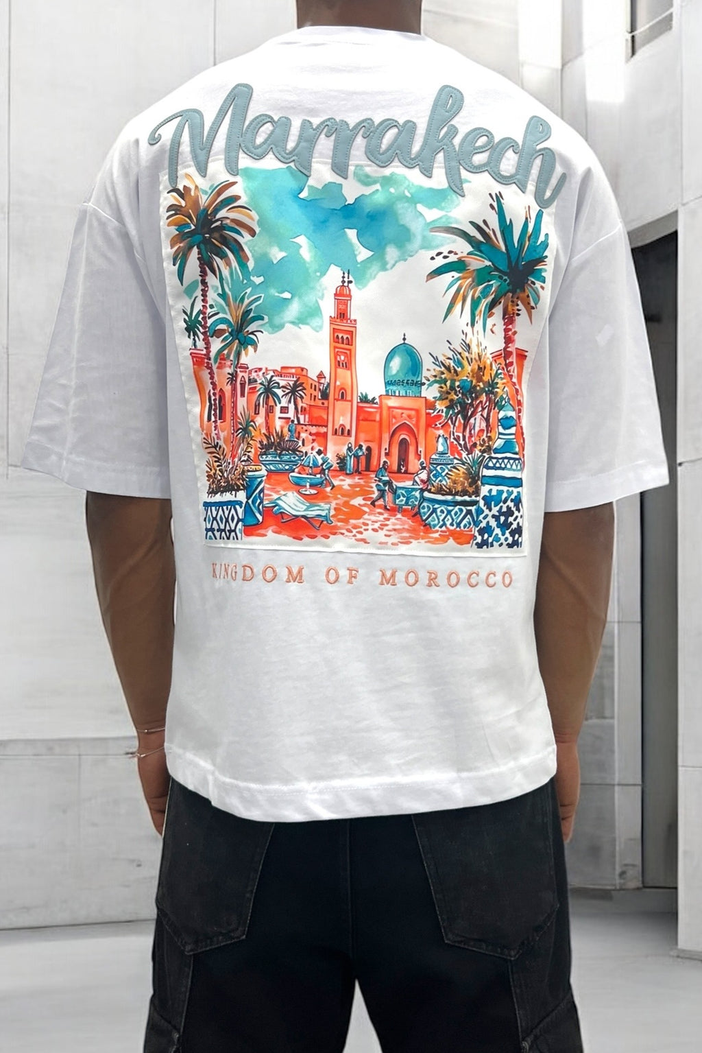 T-shirt oversize blanc “Marrakech” – Broderie premium & illustration marocaine