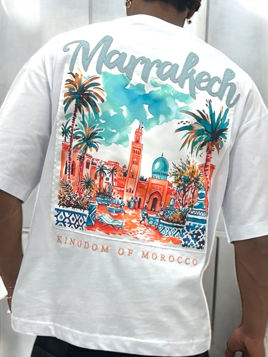 T-shirt oversize blanc “Marrakech” – Broderie premium & illustration marocaine