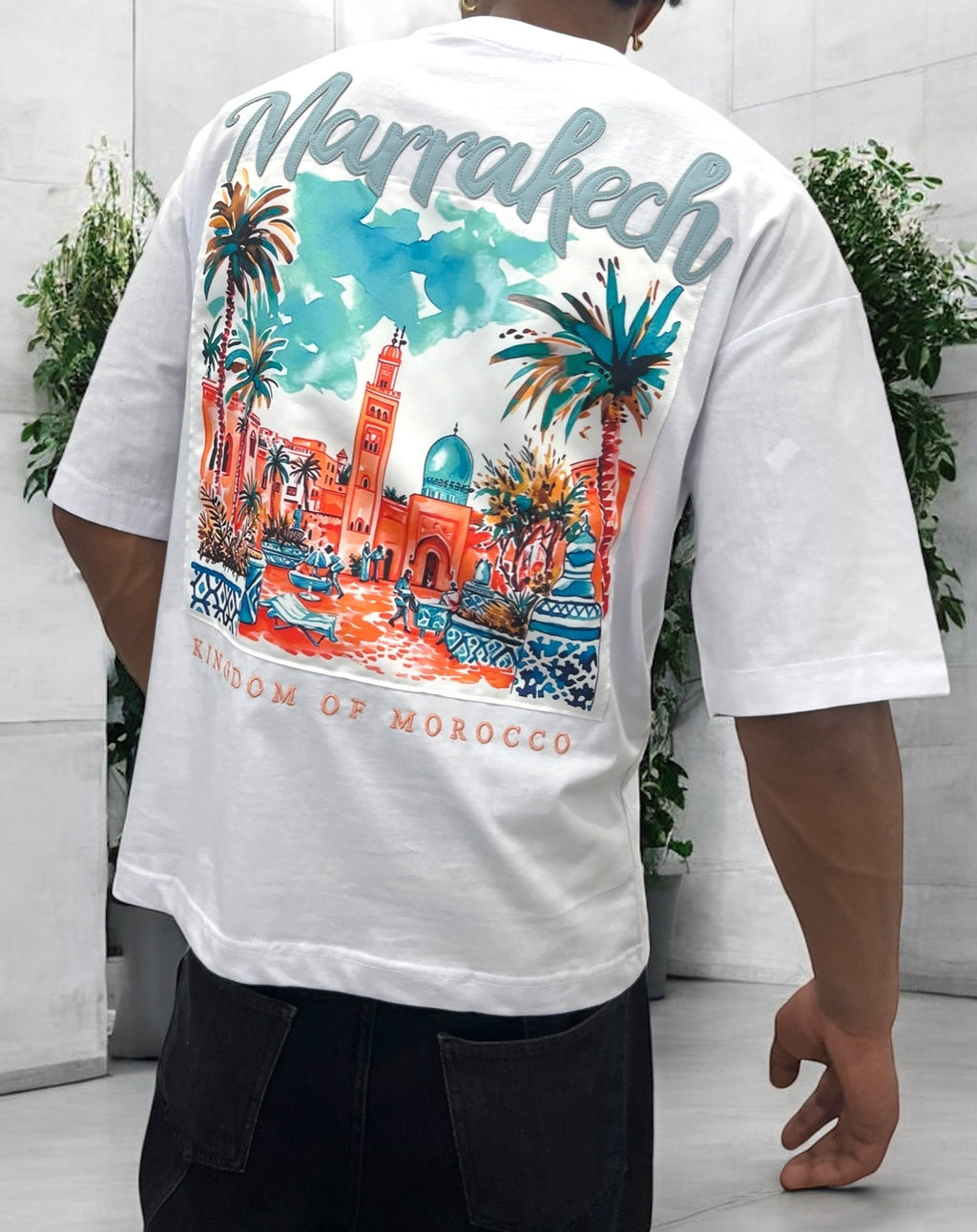 T-shirt oversize blanc “Marrakech” – Broderie premium & illustration marocaine