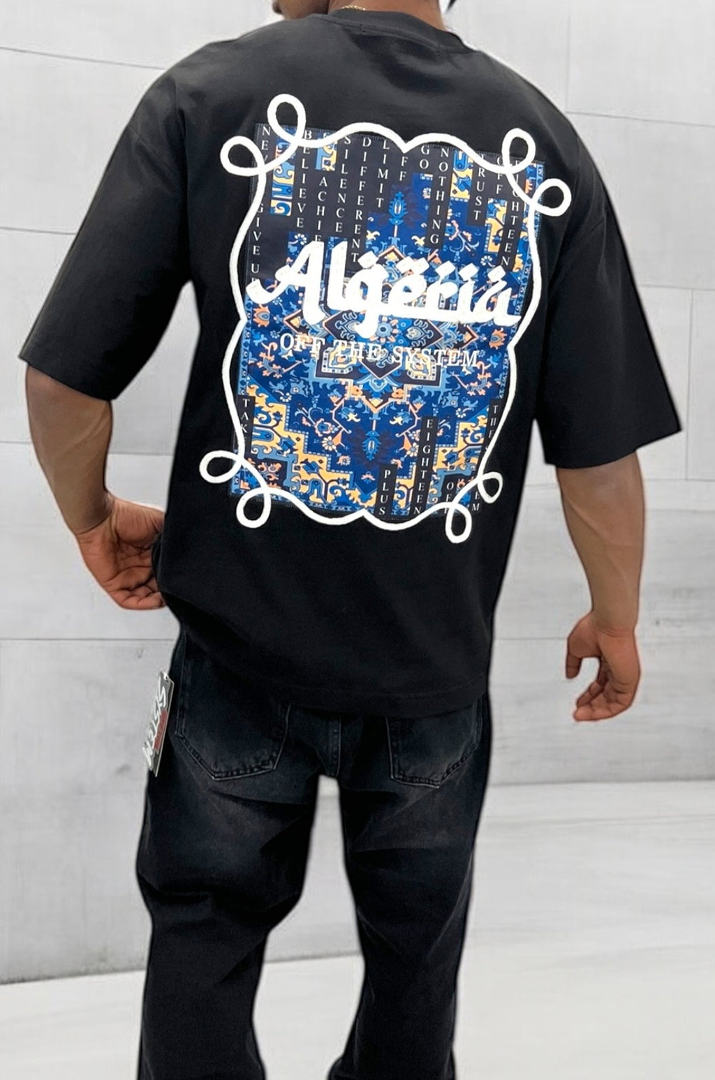 T-shirt oversize noir “Algéria” – Motif zellige bleu & broderie blanche