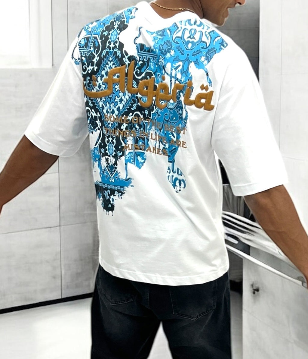 T-shirt oversize blanc "Algeria" – Motif traditionnel bleu & lettrage doré