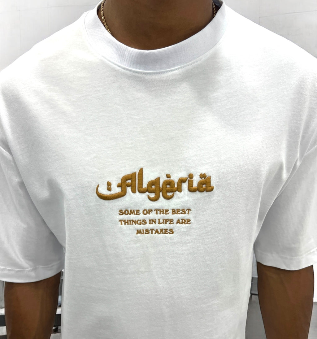T-shirt oversize blanc "Algeria" – Motif traditionnel bleu & lettrage doré