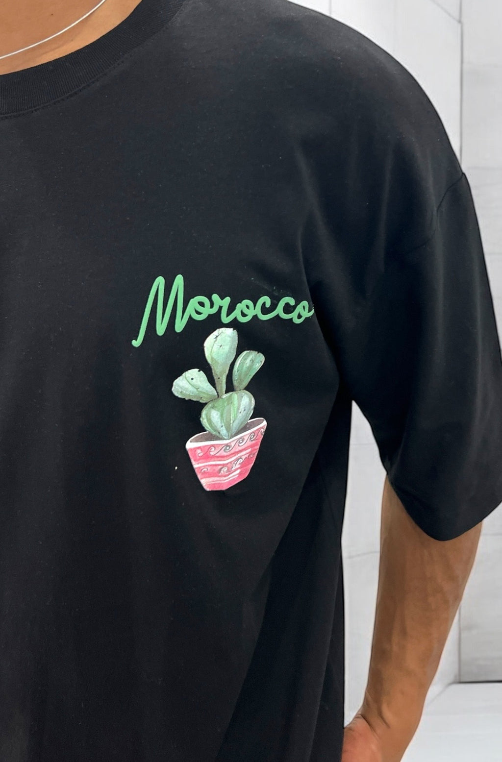 T-shirt “Morocco – Exotic Escapes” – Évasion graphique & ambiance orientale