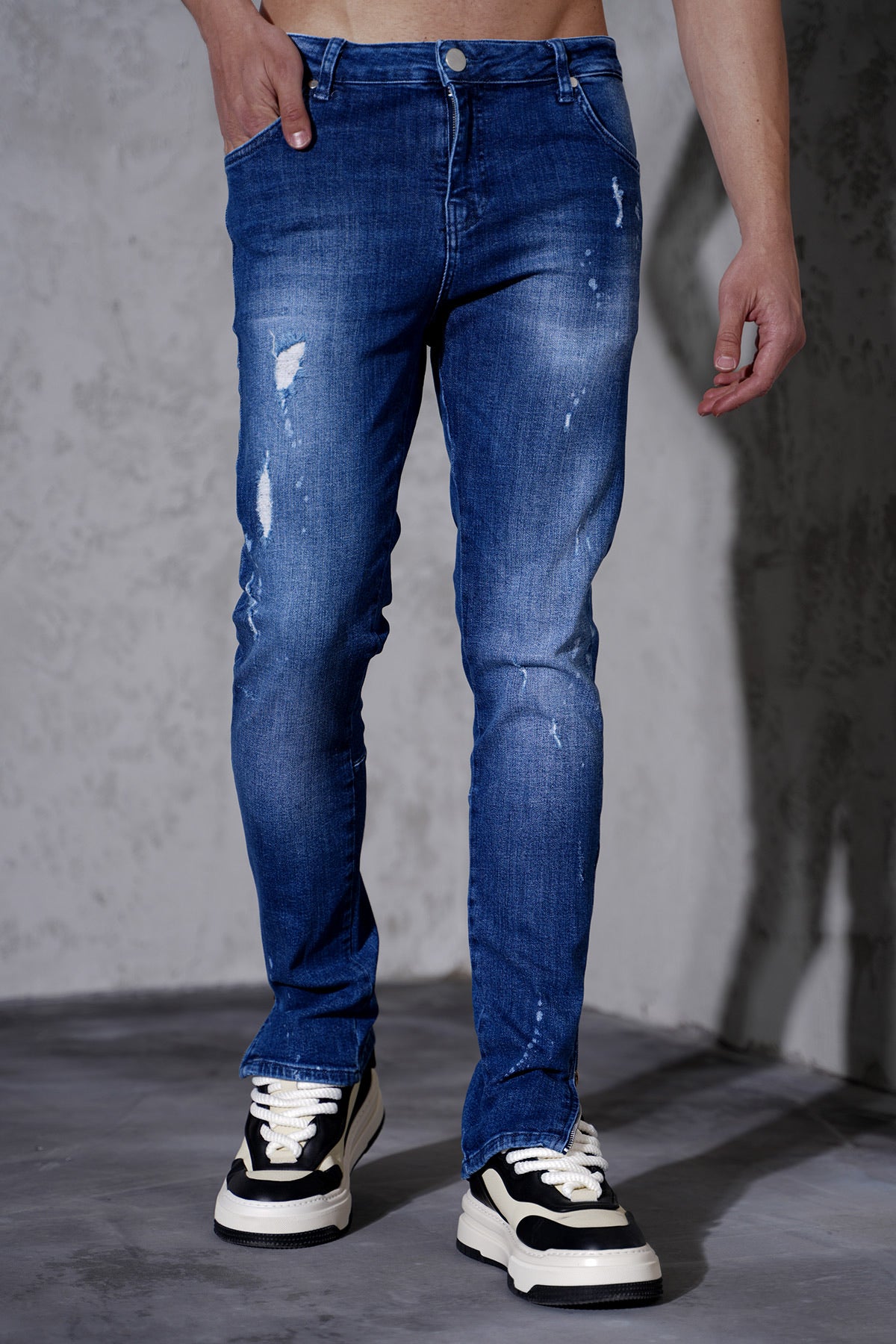 Jean bleu foncé homme avec zip chevilles – Coupe droite effet usé