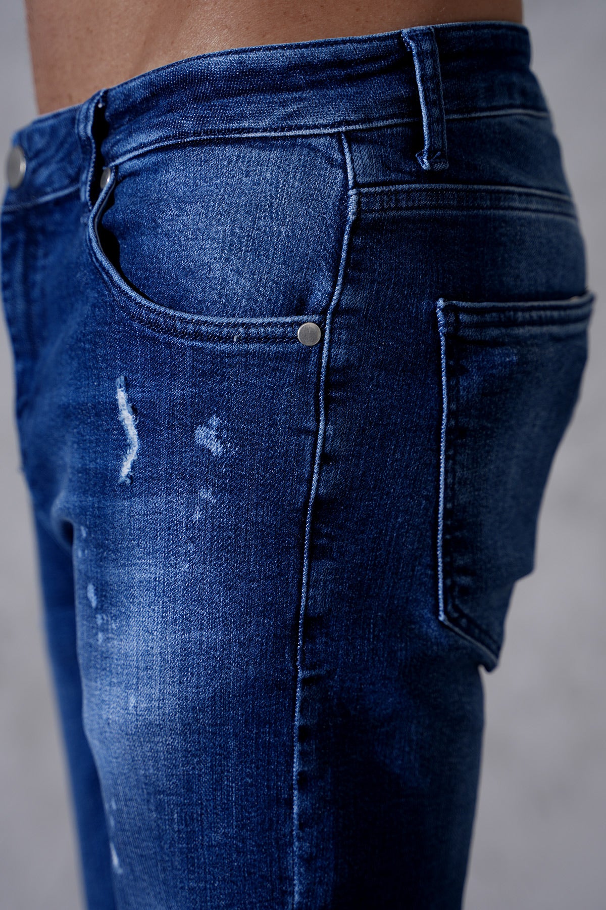 Jean bleu foncé homme avec zip chevilles – Coupe droite effet usé