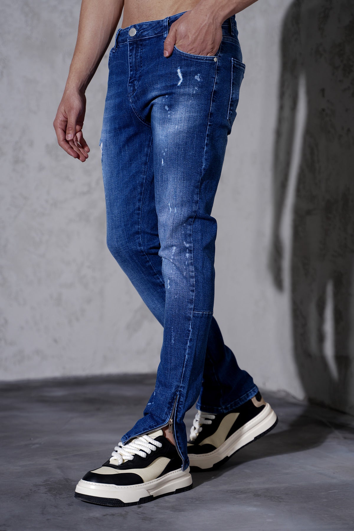 Jean bleu foncé homme avec zip chevilles – Coupe droite effet usé